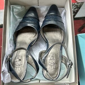 Life stride navy blue heels